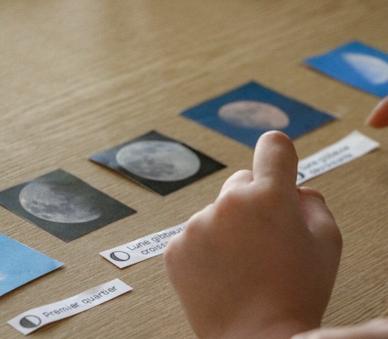 cartes de jeu représentant des planètes